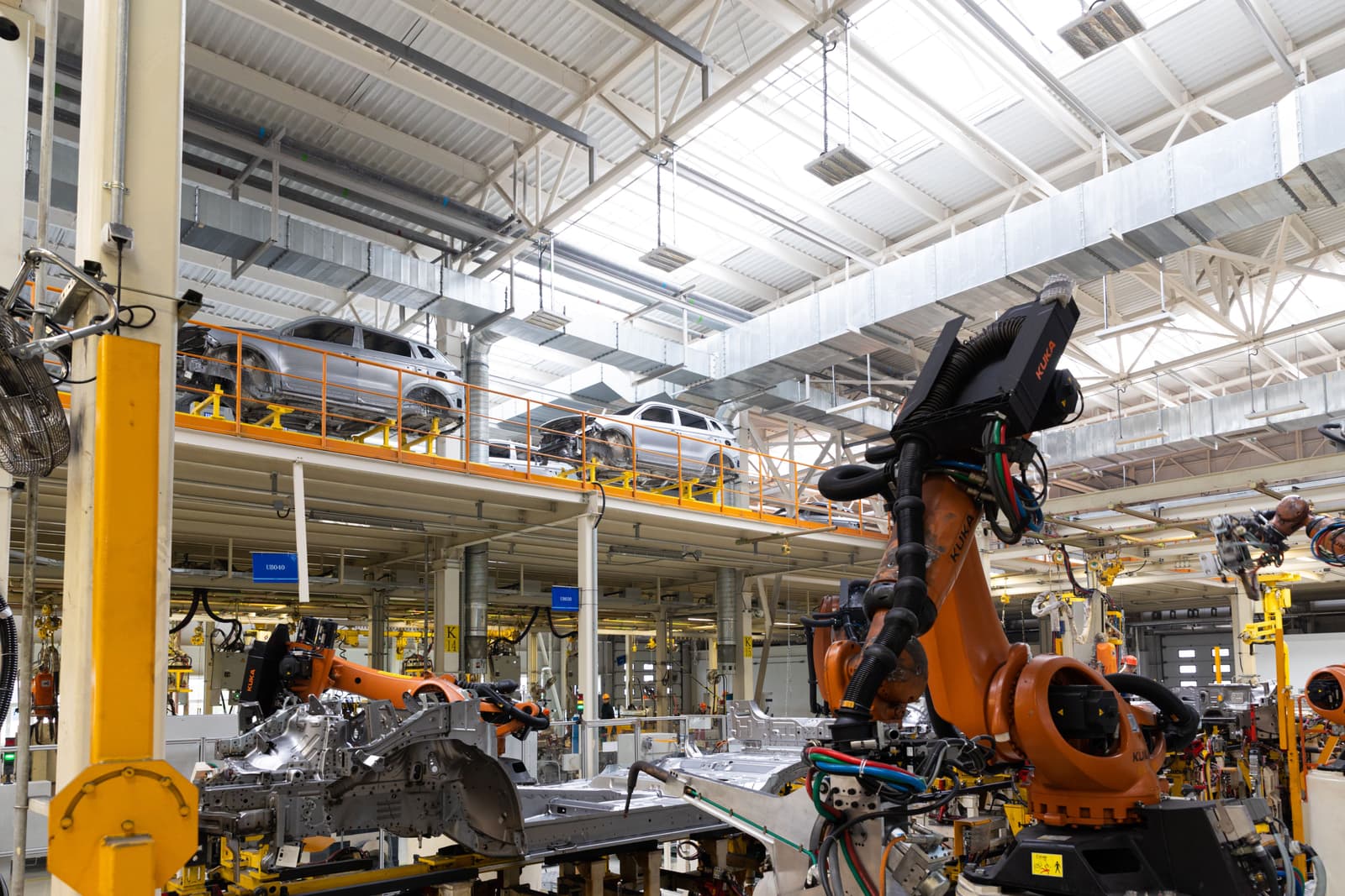 Célula robotizada automotiva